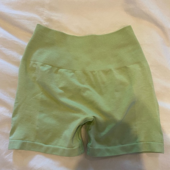alphalete amplify 3.5” shorts - Picture 3 of 5